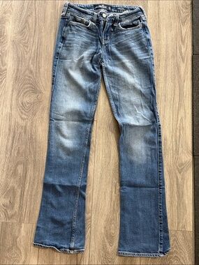 Hollister Women’s Blue low rise boot - Classic Mid Wash Size 3L